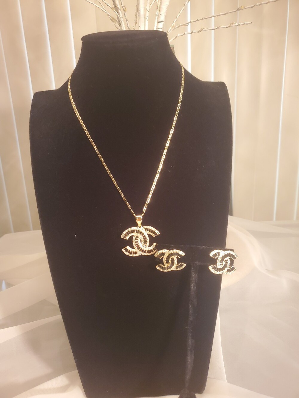🥂ELEGANT CRYSTALS & GOLD TONE NECKLACE & EARRINGS NEW